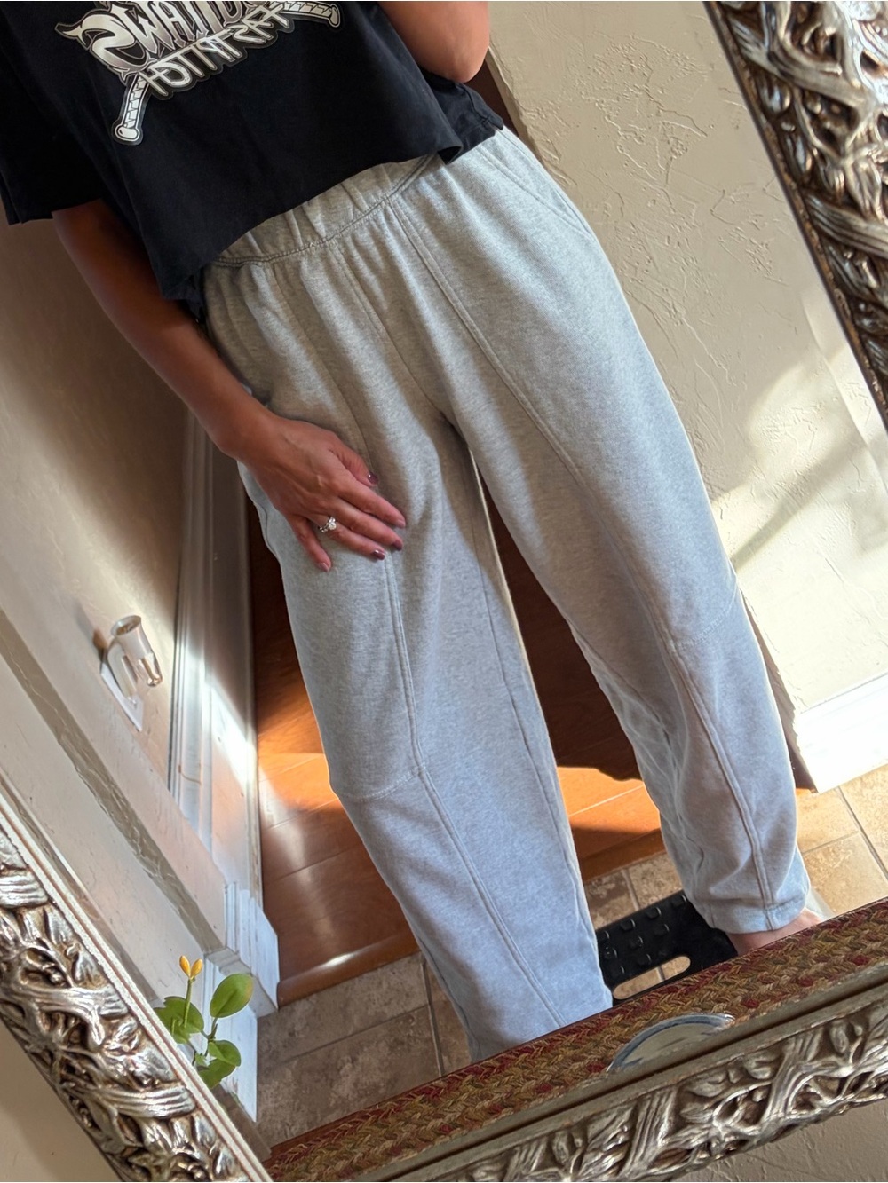 aerie Light Gray seams right barrel Joggers